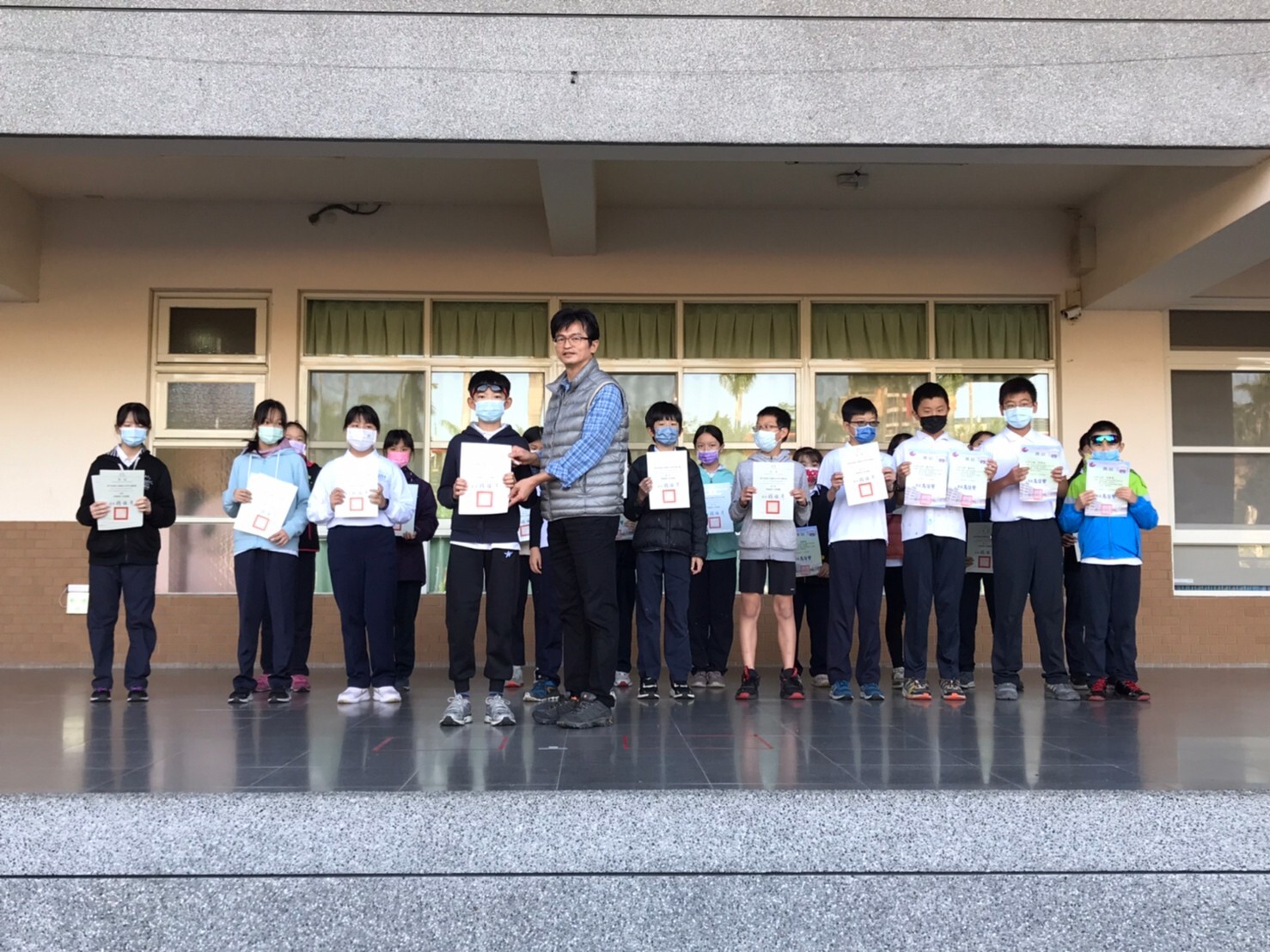 111學年度全國學生美術比賽校內初選及臺中市初賽頒獎圖片