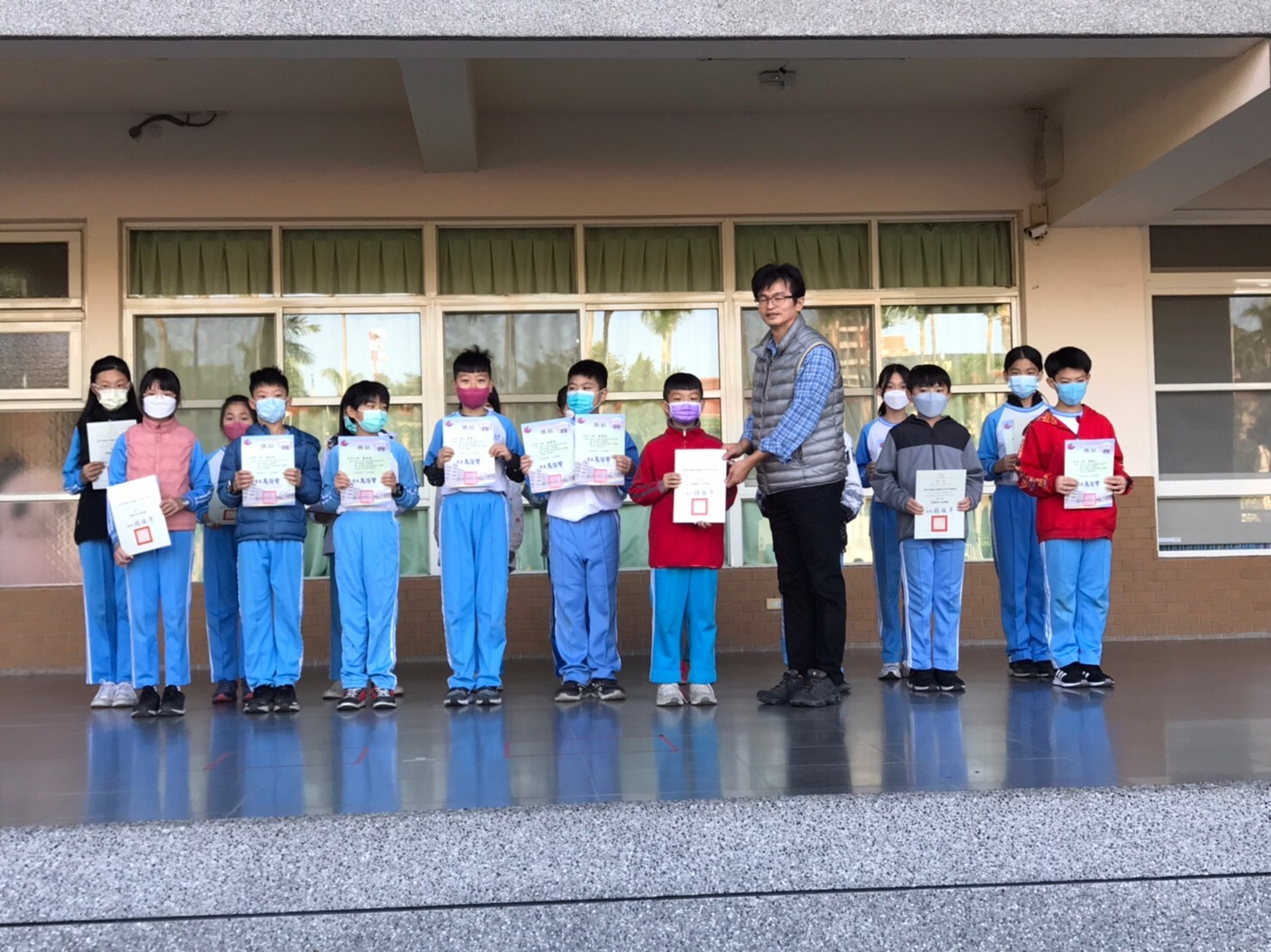 111學年度全國學生美術比賽校內初選及臺中市初賽頒獎圖片