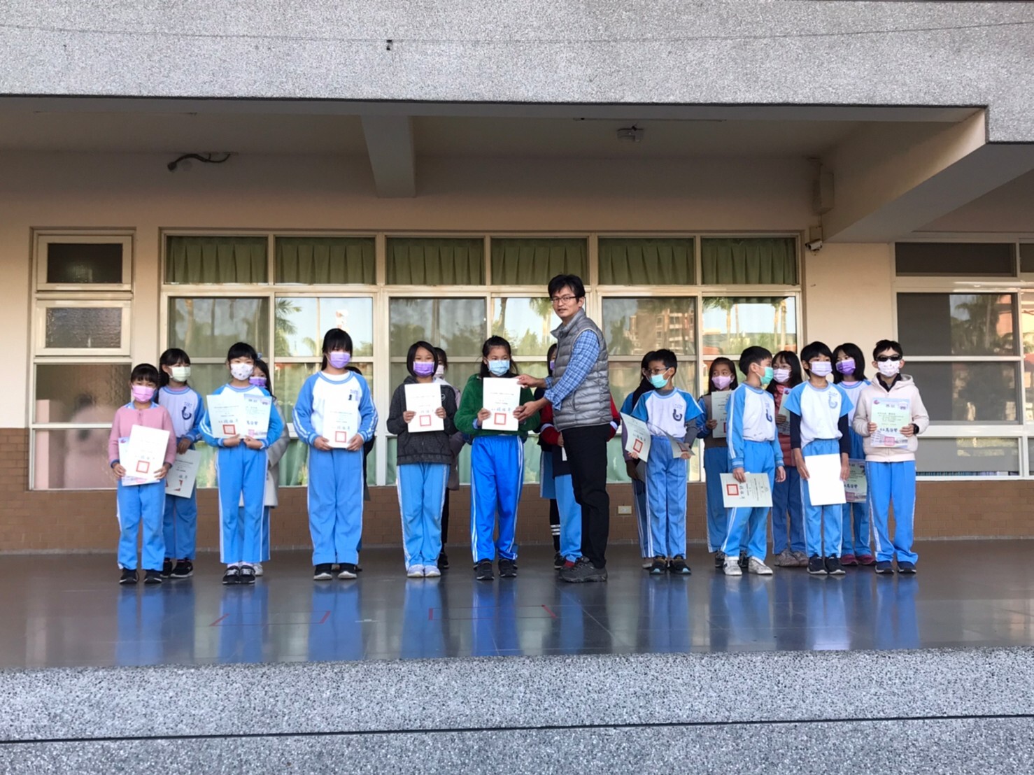 111學年度全國學生美術比賽校內初選及臺中市初賽頒獎圖片