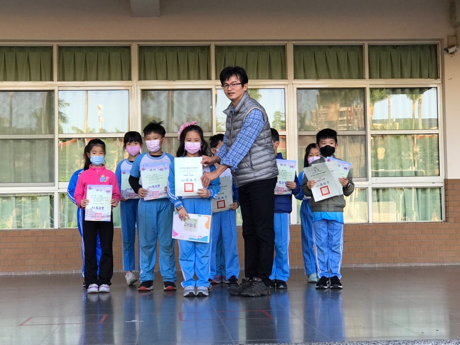 111學年度全國學生美術比賽校內初選及臺中市初賽頒獎圖片