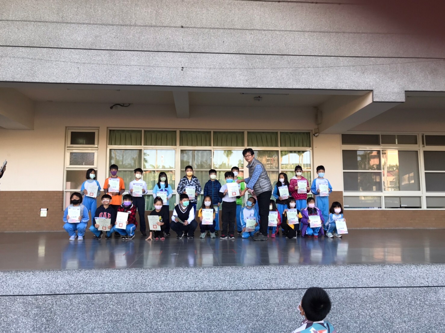 111學年度全國學生美術比賽校內初選及臺中市初賽頒獎圖片