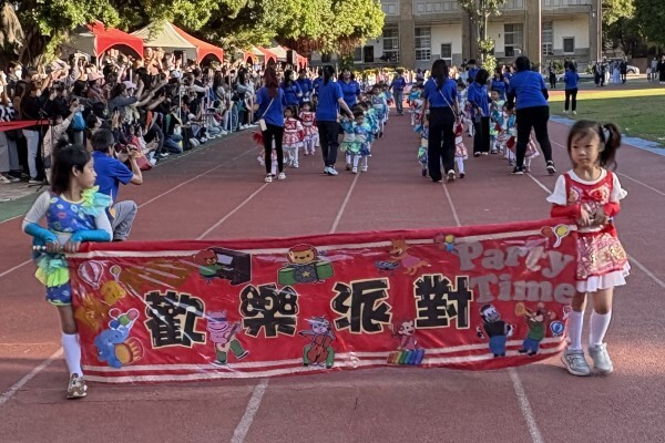 113學年度運動會～幼兒園創意進場圖片
