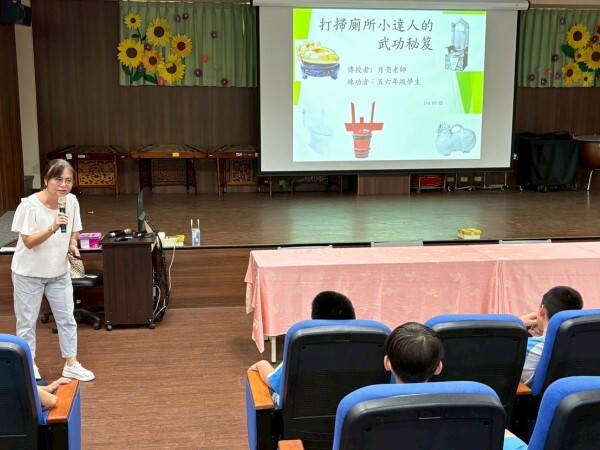 學務處瓊玉主任打掃廁所秘笈分享(另開新視窗)