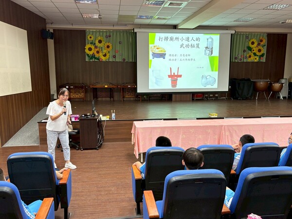 114.09.05學務處瓊玉主任打掃廁所秘笈分享圖片