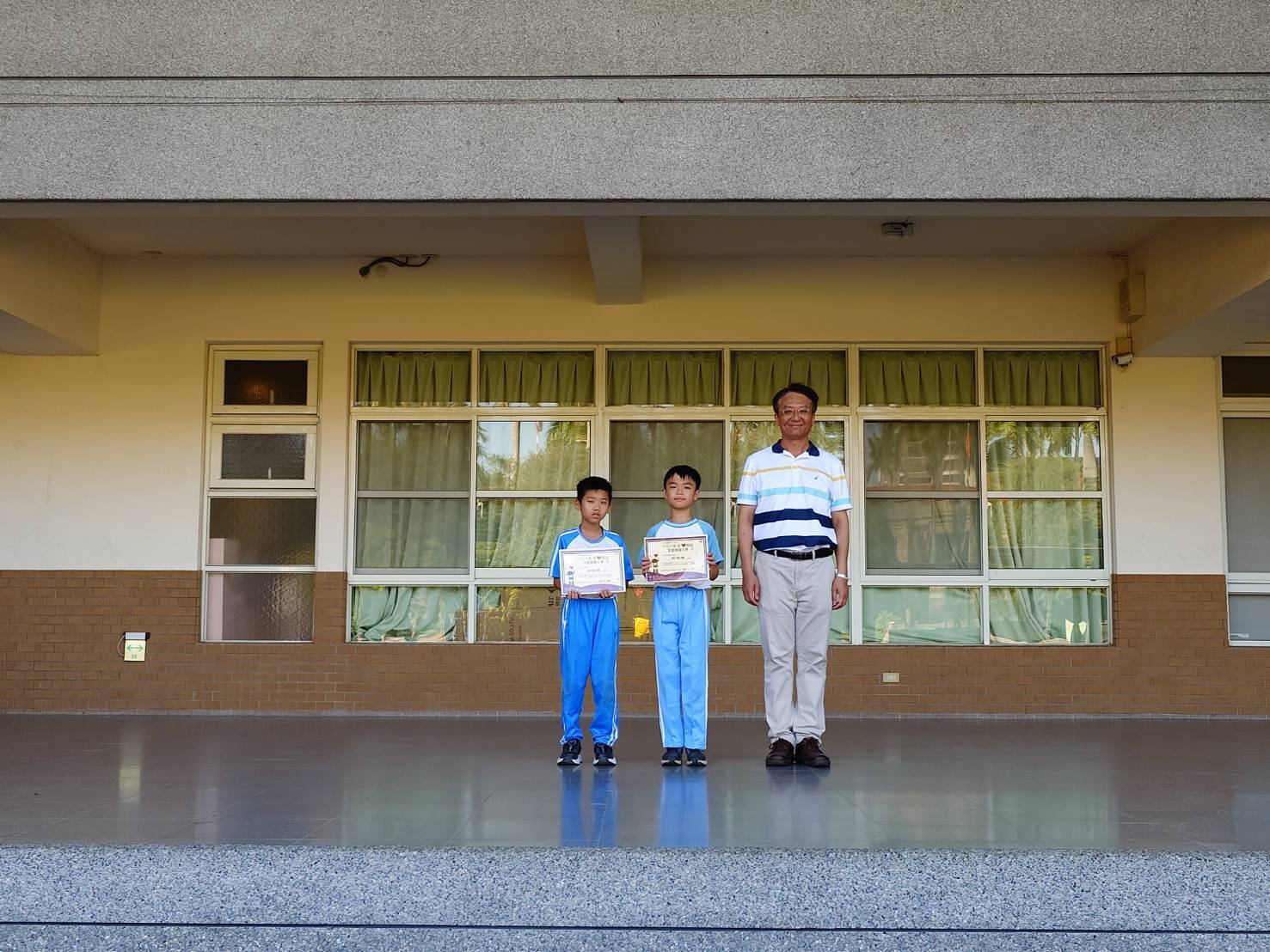 1140520兒童朝會頒獎2025國際不打小孩日兒童繪畫比賽圖片
