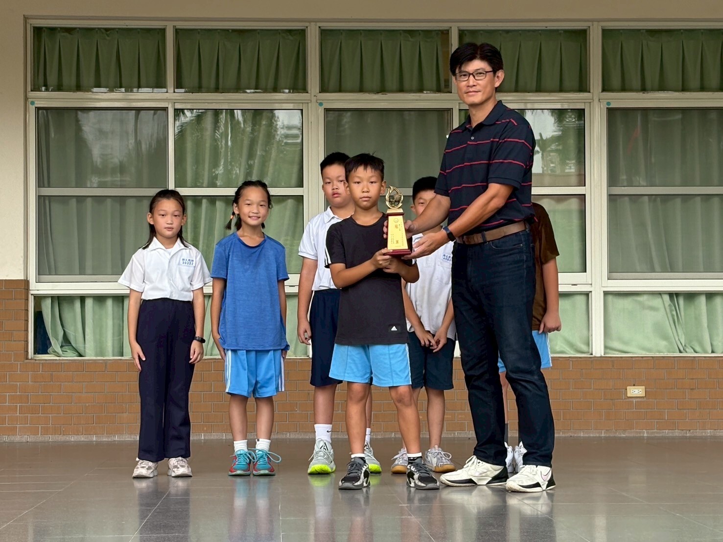 籃球隊獻獎圖片