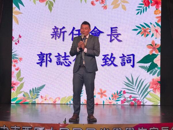 2019-10-18 家長會長交接餐敘圖片(另開新視窗)