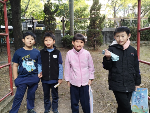 304 廖瑋哲	 管崑煜  趙晨皓 戴鎔卉圖片