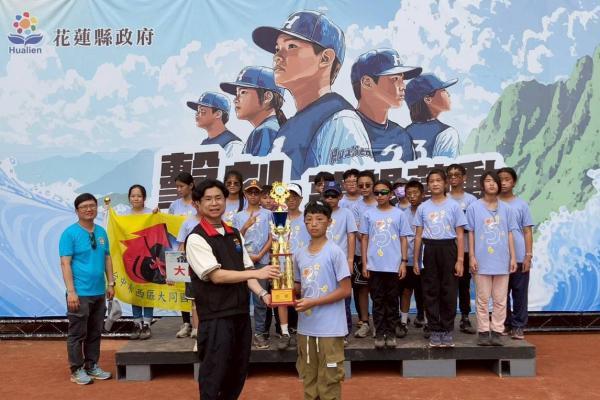 第十六屆全國樂樂棒球比賽六年級組亞軍圖片