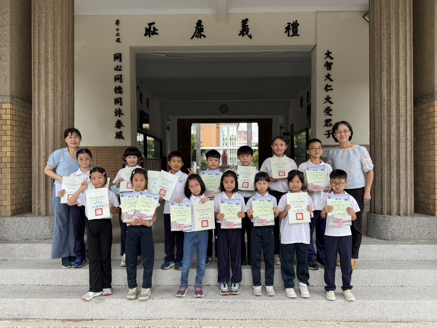 恭喜美術班中年級獲獎學生~圖片