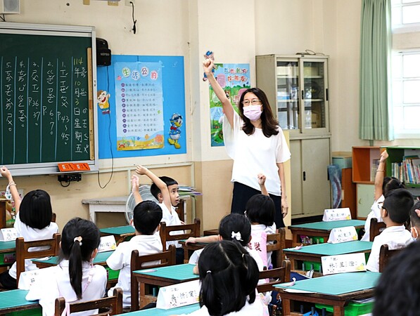 賈秀慧老師一年級【雙語健康課】教學示範