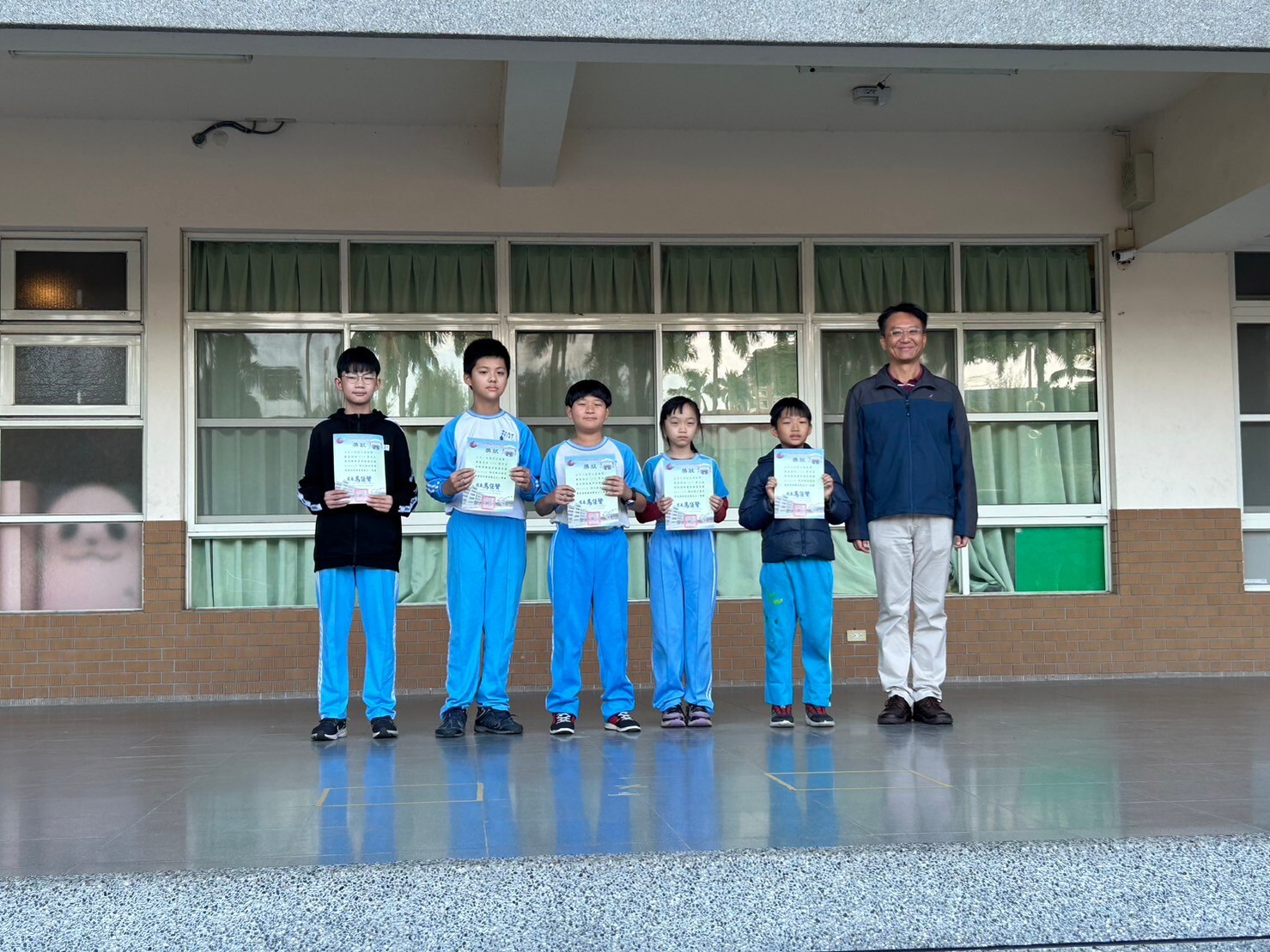 Scratch 程式設計比賽得獎同學合影