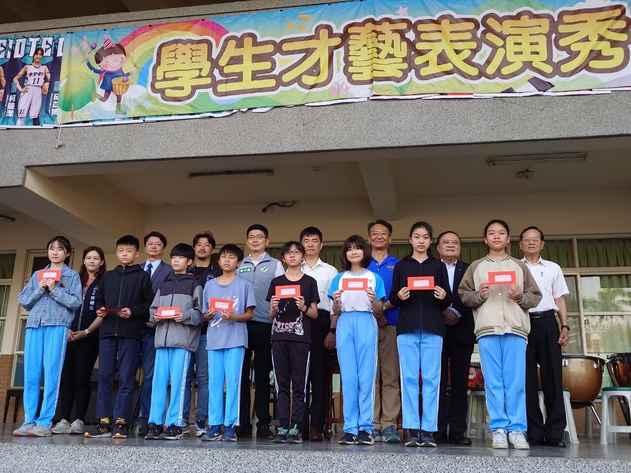 113年度第六屆校友會優秀學生獎學金頒發圖片